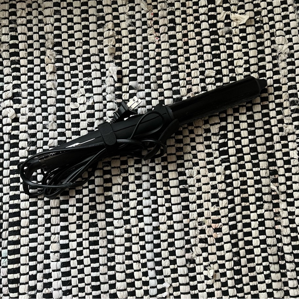 Kristen Ess NANOBLACK 1.25'' Ceramic Iron